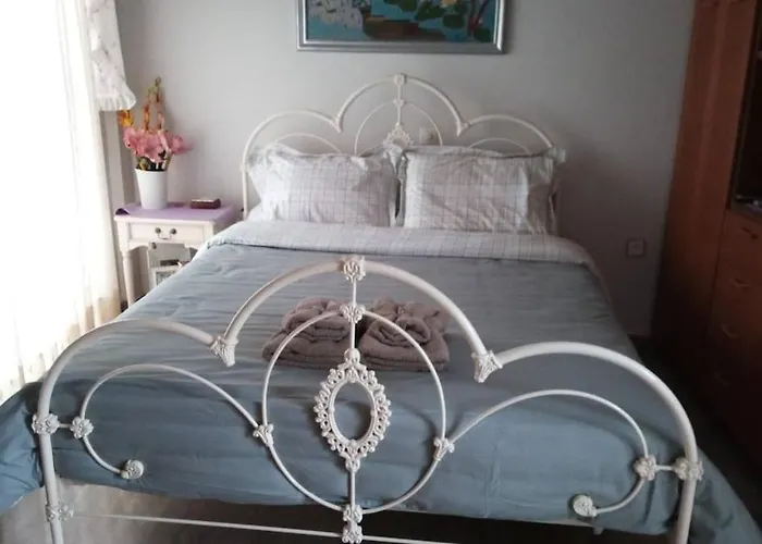 شقة Monemvasia, Vlassis Yefira