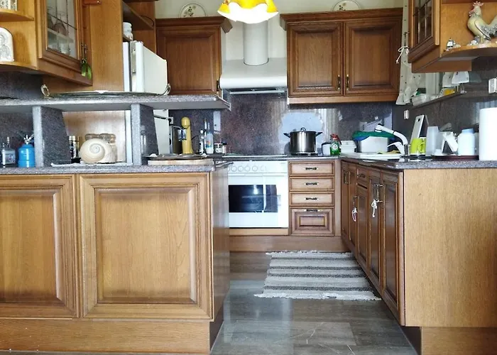 شقة Monemvasia, Vlassis Yefira