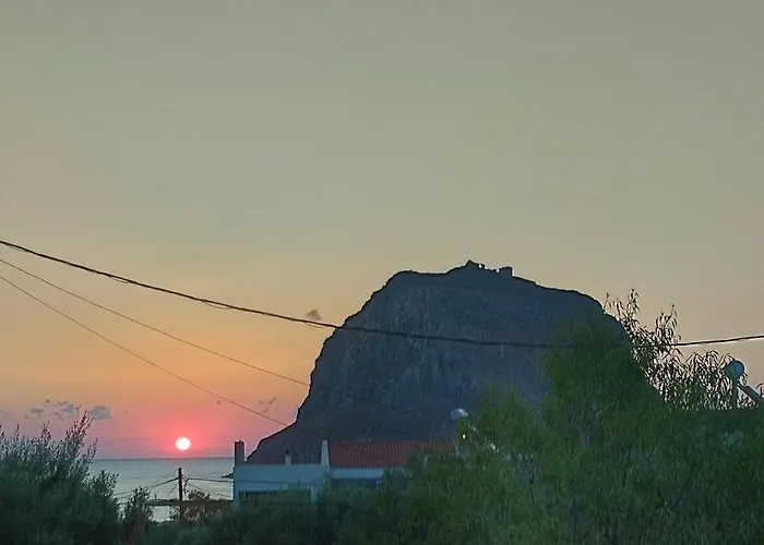 شقة Monemvasia, Vlassis